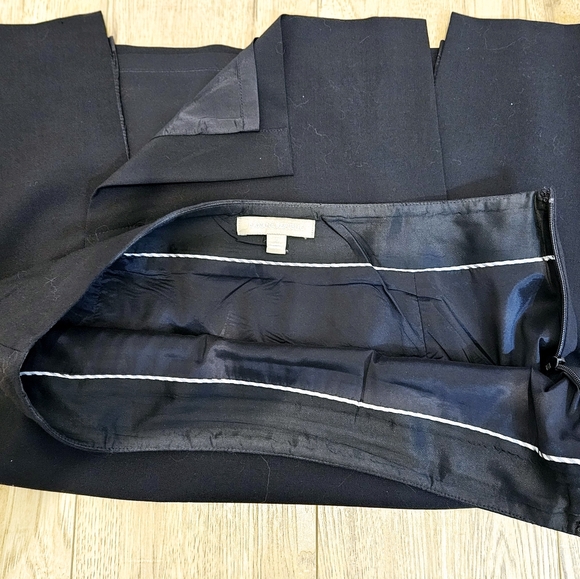Banana Republic Black pencil skirt - Picture 2 of 3